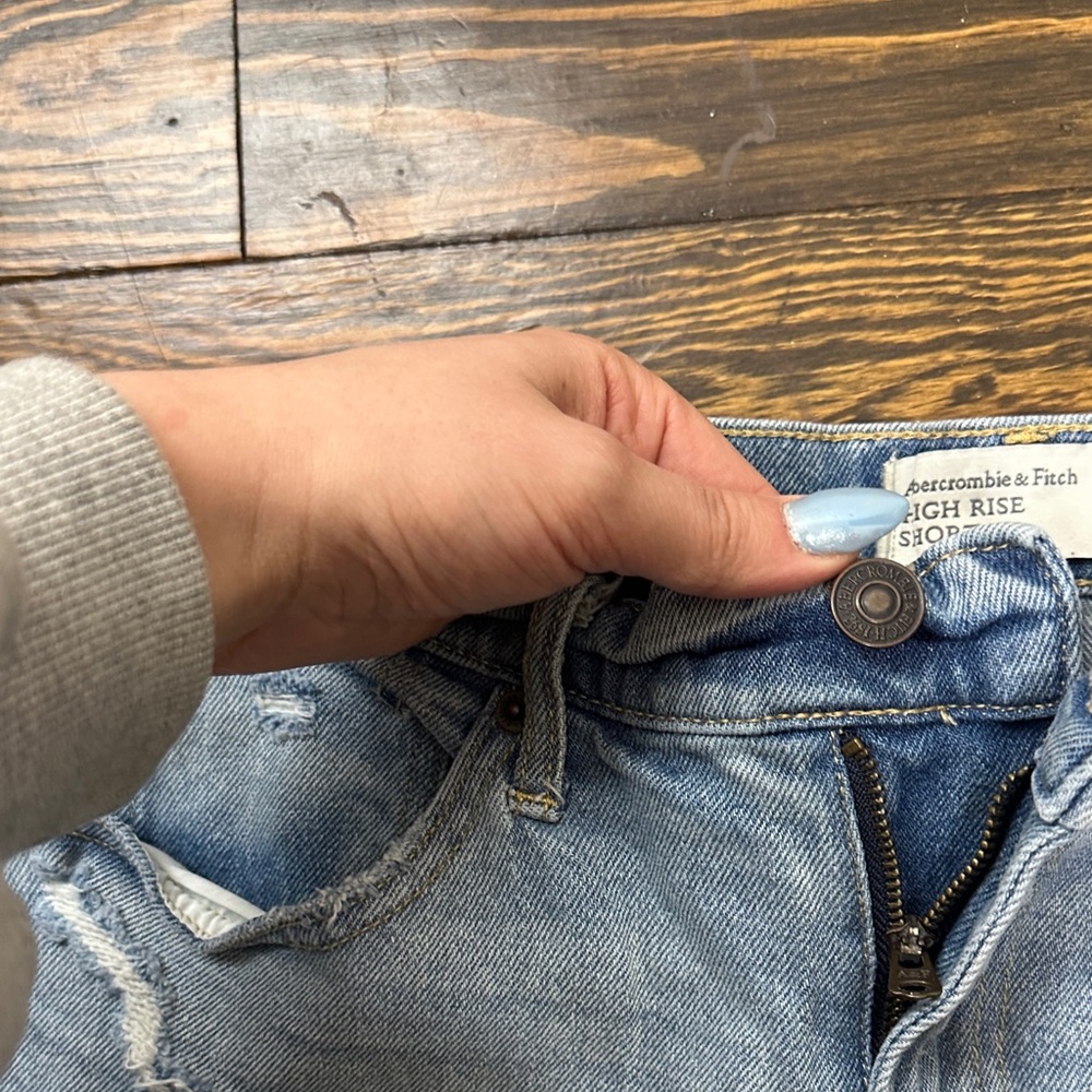 Abercrombie and Fitch Curve Love High Rise Shorts - Picture 4 of 7